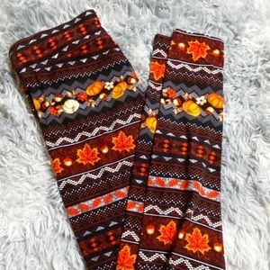 LEGGINGS WITH PUMPKINS.